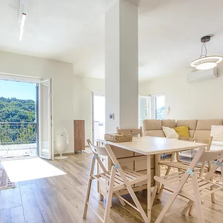 Apartment 1 Bedroom In *