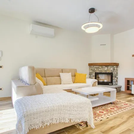 דירה 1 Bedroom Lovely In
